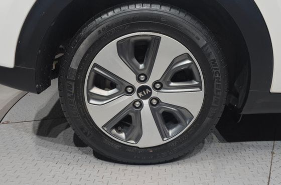 Kia Niro Noblesse — пробег 176 763 км — фото 5 из 5