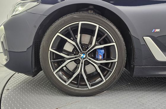 BMW 5-Series 530i M Sport Package — пробег 59 243 км — фото 5 из 5