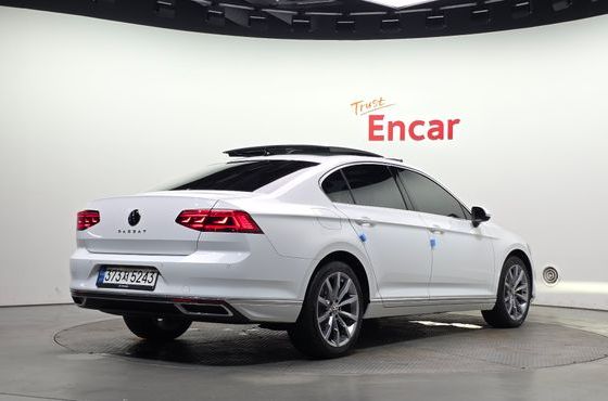 Volkswagen Passat 2.0 TDI Prestige — пробег 40 686 км — фото 2 из 5