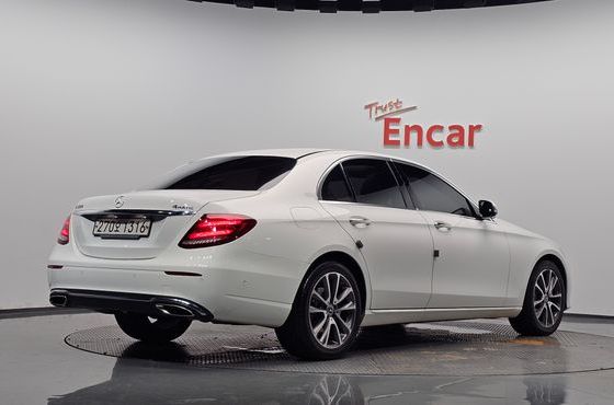 Mercedes-Benz E-Class E300 4MATIC Avnatgarde — пробег 66 251 км — фото 2 из 5