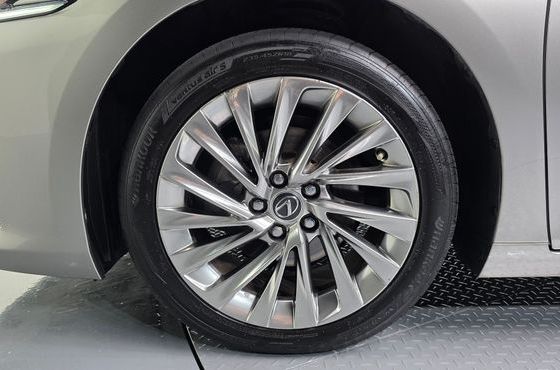 Lexus ES Luxury Plus — пробег 74 380 км — фото 5 из 5