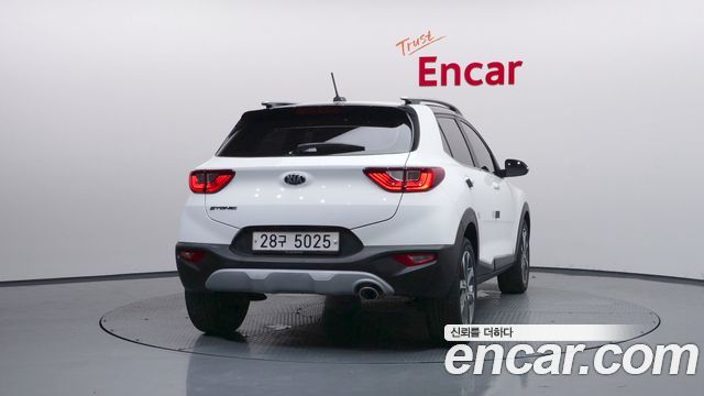 Kia Stonic из Кореи Encar