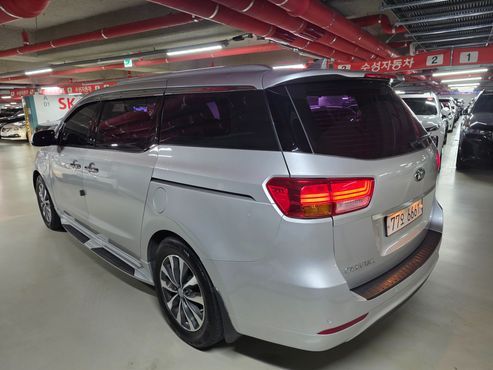 Kia Carnival 11-seater Noblesse — пробег 126 000 км — фото 2 из 5
