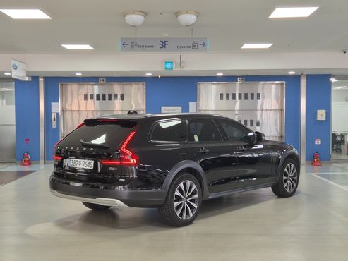 Volvo V90 B5 Ultra AWD — пробег 4 775 км — фото 2 из 5