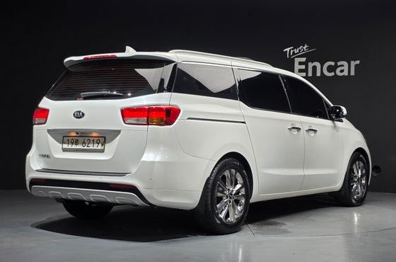 Kia Carnival 9-seater Noblesse — пробег 201 489 км — фото 2 из 5