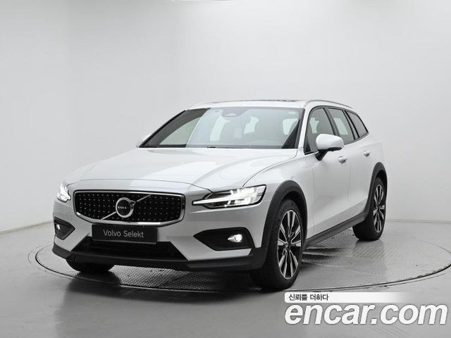 Volvo V60 B5 Ultra AWD — пробег 1 175 км — фото 1 из 5