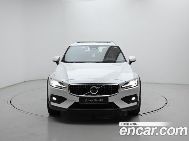 Volvo V60 B5 Ultra AWD — пробег 1 175 км — фото 3 из 5