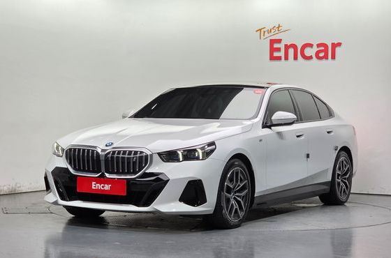 BMW i5 xDrive 40 M Sport — пробег 22 724 км — фото 1 из 5