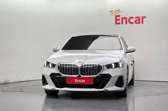 BMW i5 xDrive 40 M Sport — пробег 22 724 км — фото 3 из 5