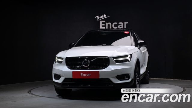 Volvo XC40 B4 R-Design — пробег 47 707 км — фото 3 из 5