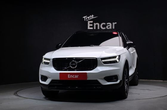 Volvo XC40 B4 R-Design — пробег 47 707 км — фото 3 из 5