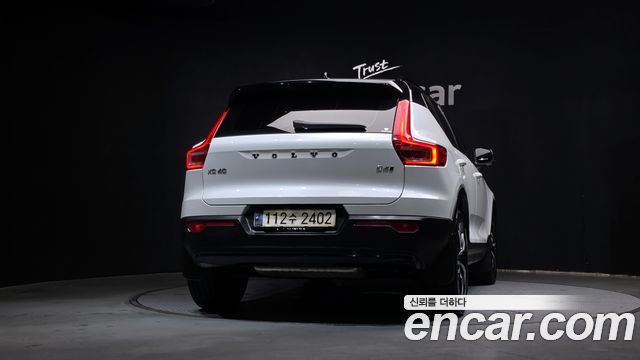 Volvo XC40 B4 R-Design — пробег 47 707 км — фото 4 из 5