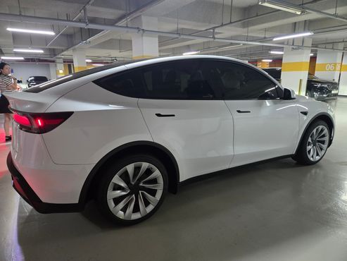 Tesla Model Y Long Range AWD — пробег 21 661 км — фото 3 из 5