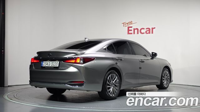 Lexus ES Executive — пробег 39 439 км — фото 2 из 5