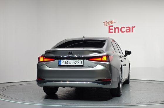 Lexus ES Executive — пробег 39 439 км — фото 4 из 5