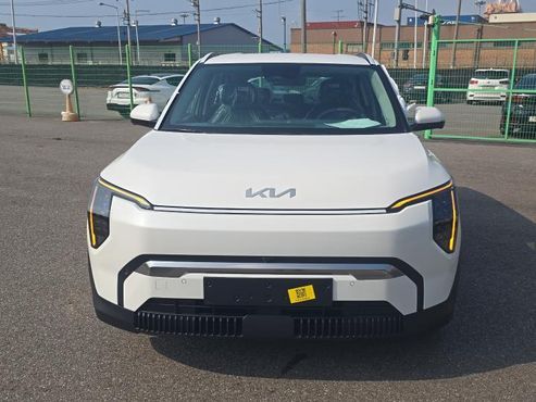 Kia EV3 Long Range 2WD Earth — пробег 4 км — фото 1 из 5