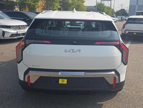 Kia EV3 Long Range 2WD Earth — пробег 4 км — фото 5 из 5