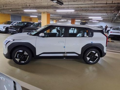 Kia EV3 Long Range 2WD AIr — пробег 5 км — фото 3 из 5