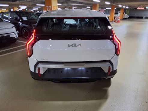 Kia EV3 Long Range 2WD AIr — пробег 5 км — фото 5 из 5