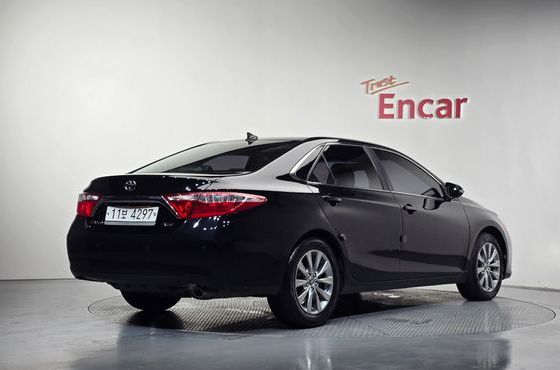 Toyota Camry 2.5 XLE — пробег 119 398 км — фото 2 из 5