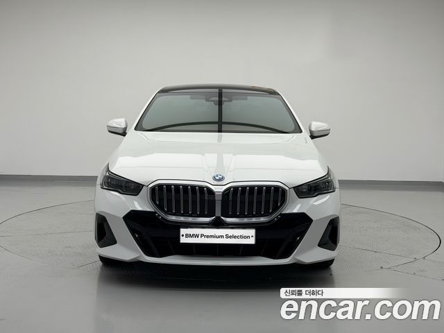 BMW 5-Series 530e xDrive M Sport — пробег 13 240 км — фото 2 из 5