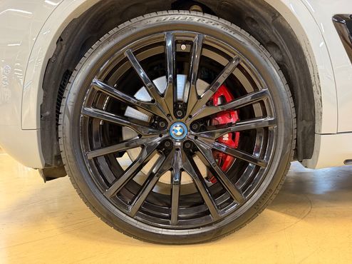 BMW X5 xDrive 50e M Sport — пробег 38 599 км — фото 5 из 5
