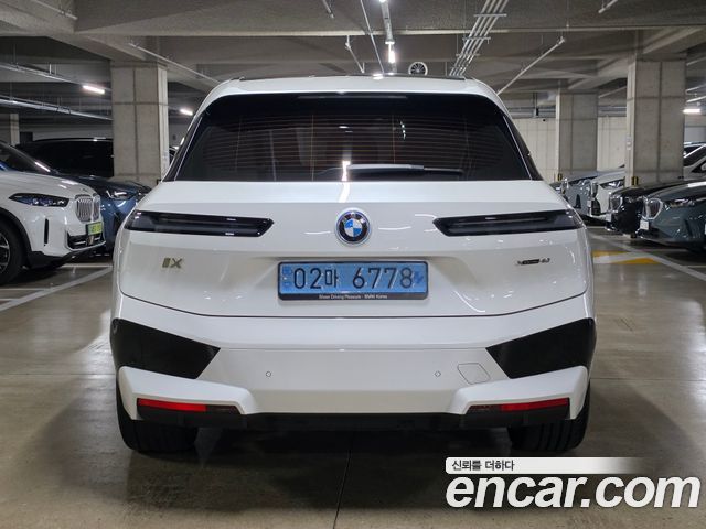 BMW iX xDrive40 First Edition — пробег 44 000 км — фото 4 из 5