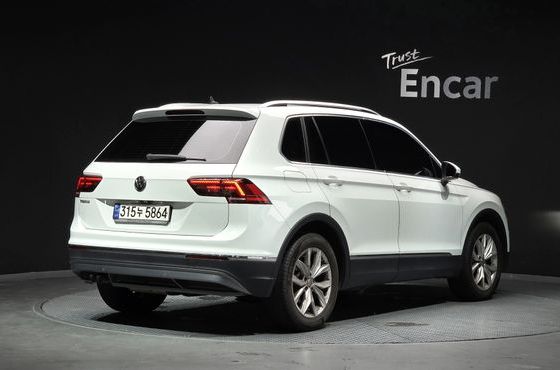 Volkswagen Tiguan 2.0 TDI Premium — пробег 211 475 км — фото 2 из 5