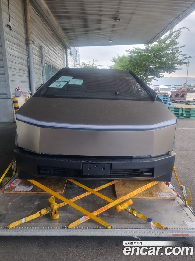 Tesla Cybertruck AWD — пробег 23 000 км — фото 1 из 5