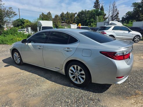 Lexus ES Supreme XV60 — пробег 210 000 км — фото 3 из 5