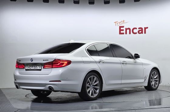 BMW 5-Series 520i Luxury — пробег 113 297 км — фото 2 из 5
