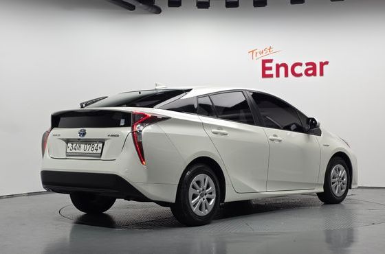 Toyota Prius 1.8 E — пробег 124 529 км — фото 2 из 5