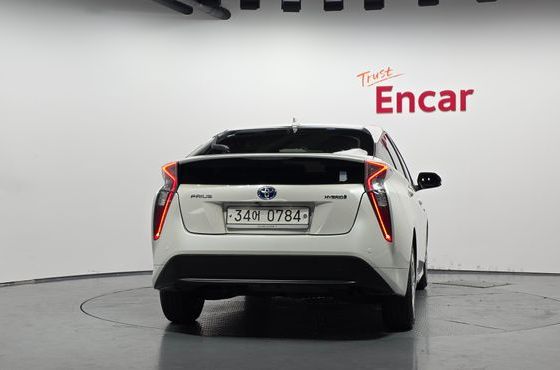 Toyota Prius 1.8 E — пробег 124 529 км — фото 4 из 5