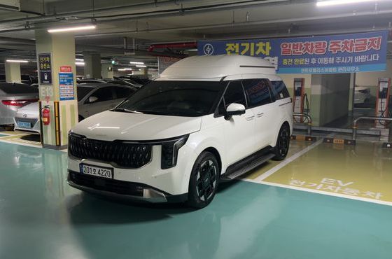 Kia Carnival Diesel 9-Seater Hi Limousine Signature — пробег 50 455 км — фото 2 из 5