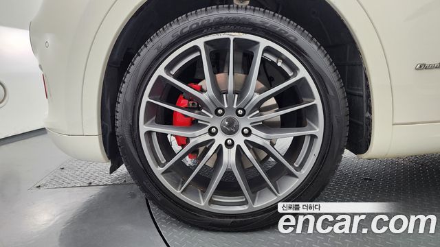 Maserati Levante из Кореи Encar