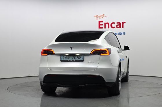 Tesla Model Y Long Range AWD — пробег 66 923 км — фото 4 из 5