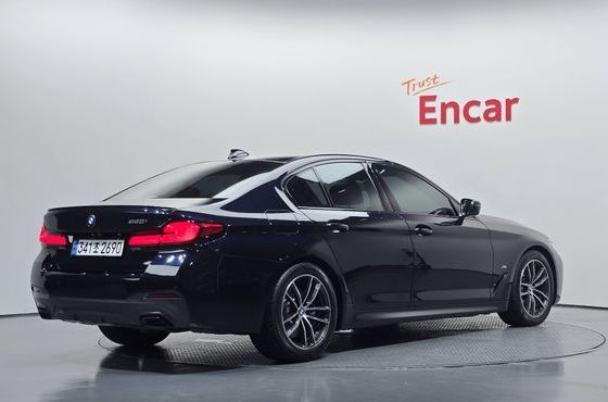BMW 5-Series 520i M Sport — пробег 98 484 км — фото 2 из 5