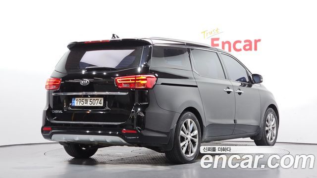 Kia Carnival из Кореи Encar