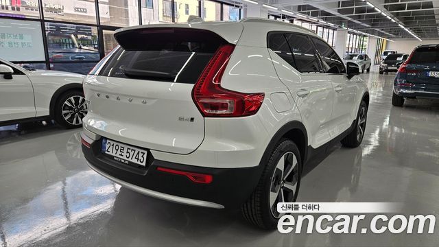 Volvo XC40 B4 Ultra Bright — пробег 631 км — фото 2 из 5