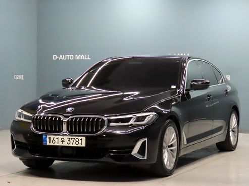 BMW 5-Series 530i xDrive Luxury — пробег 73 537 км — фото 1 из 5