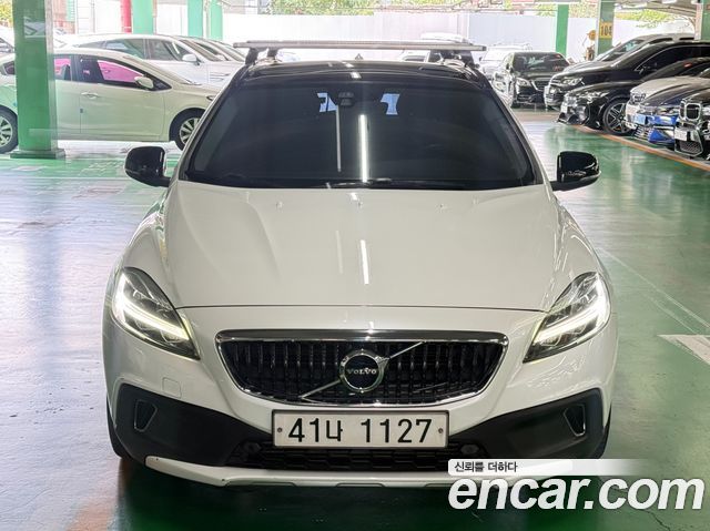 Volvo V40 D3 — пробег 76 008 км — фото 3 из 5