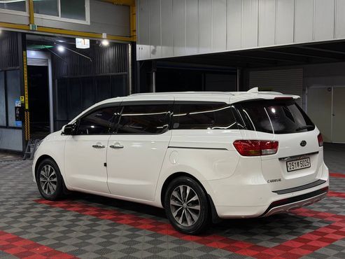 Kia Carnival 9-seater Prestige — пробег 175 767 км — фото 3 из 5