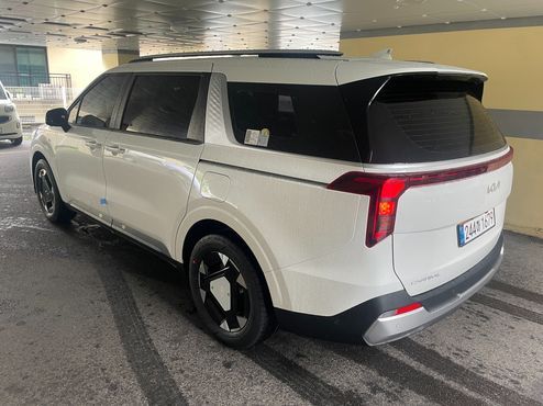 Kia Carnival HEV 9 seater Prestige — пробег 1 800 км — фото 5 из 5