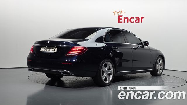 Mercedes-Benz E-Class E220d Avantgarde — пробег 81 727 км — фото 2 из 5