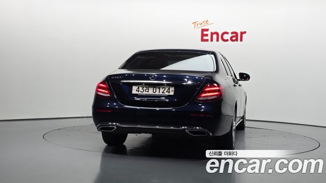Mercedes-Benz E-Class E220d Avantgarde — пробег 81 727 км — фото 4 из 5