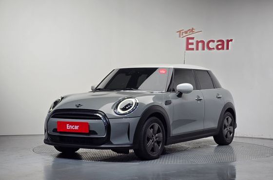 Mini Cooper 5Door Classic Launch Pack Third Generation — пробег 25 424 км — фото 1 из 5