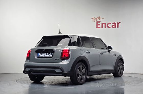 Mini Cooper 5Door Classic Launch Pack Third Generation — пробег 25 424 км — фото 2 из 5