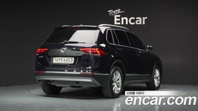 Volkswagen Tiguan 2.0 TDI Premium — пробег 124 555 км — фото 2 из 5