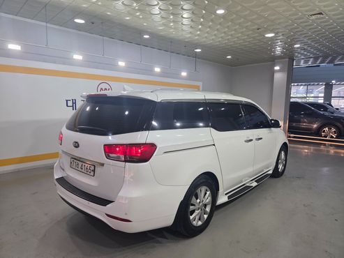 Kia Carnival 11-seater Luxury — пробег 259 104 км — фото 3 из 5