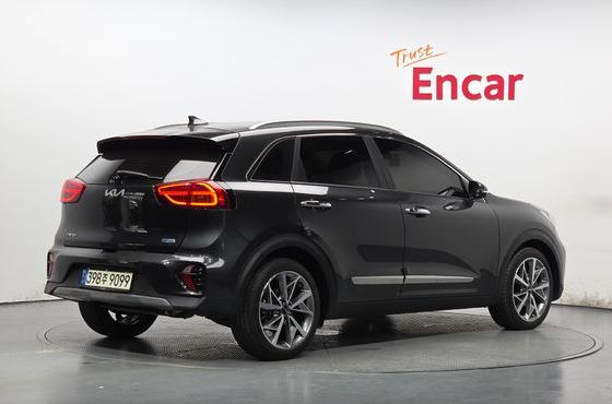 Kia Niro 1.6 HEV Signature — пробег 34 979 км — фото 2 из 5